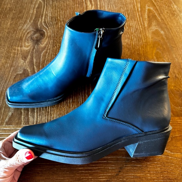 NWOT navy blue Franco Sarto Forta ankle booties 8M - Picture 5 of 13